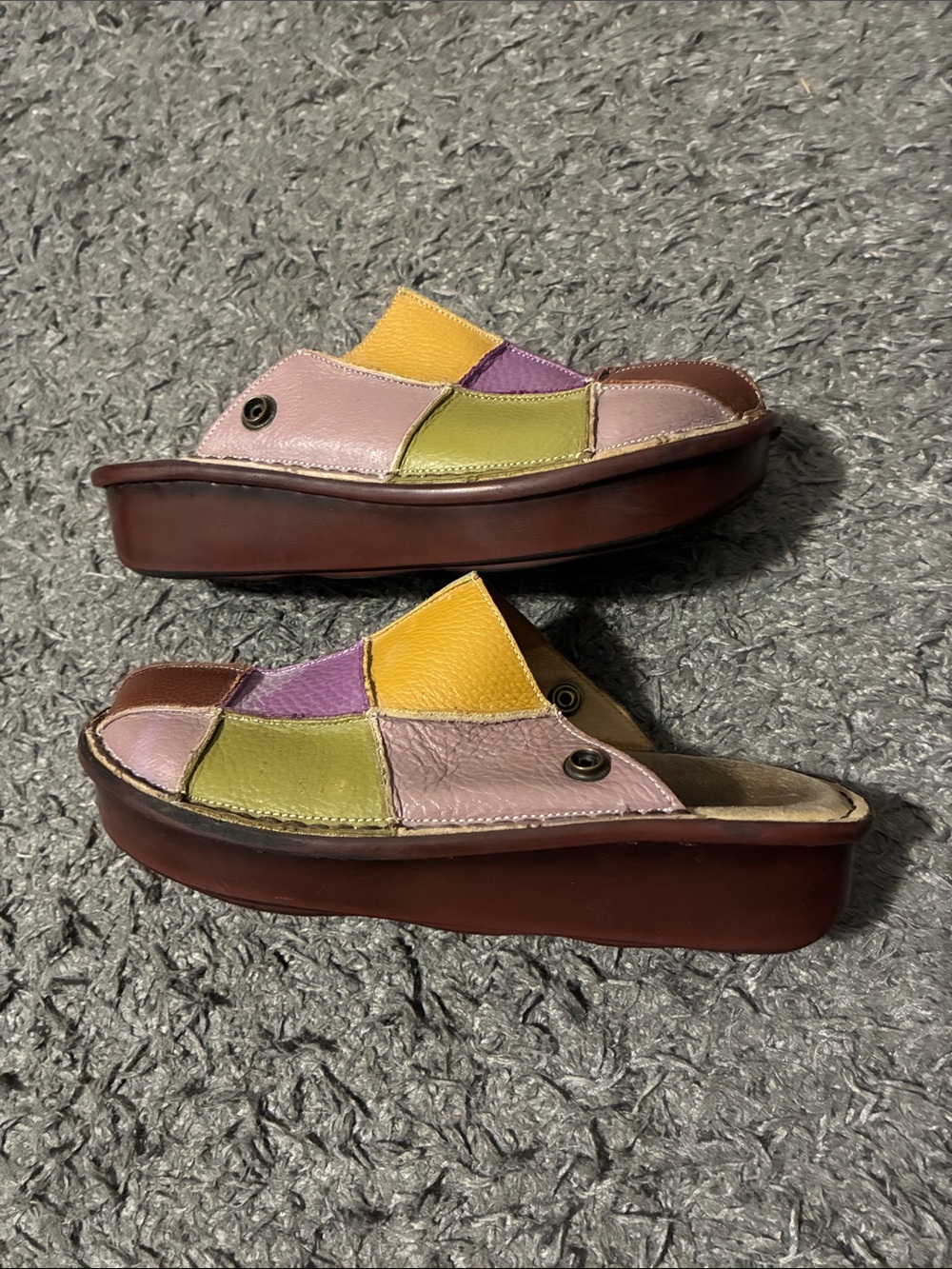 Spring step checkered sandals